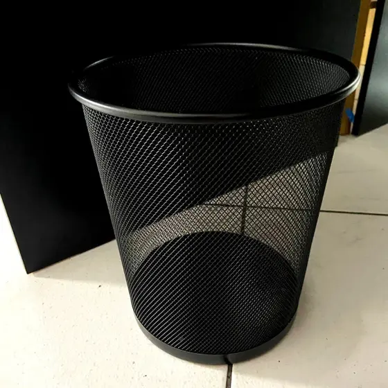 imagem de Lixeira Redonda de Metal 10 Litros Preto